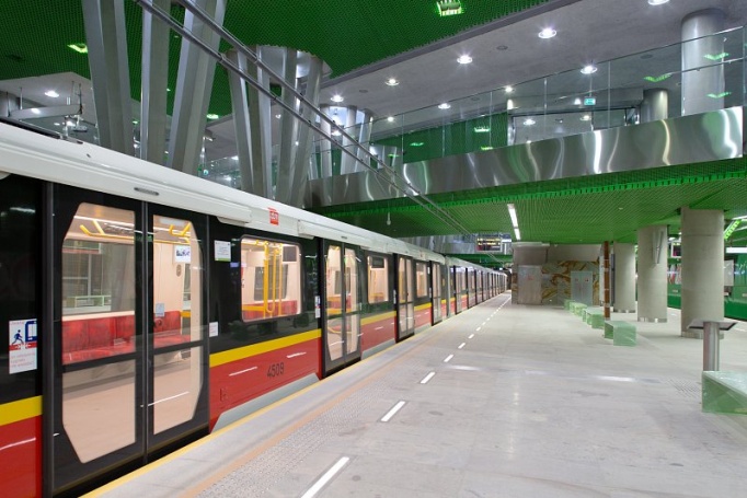 Stacja metra Stadion Narodowy - zdjęcie 1