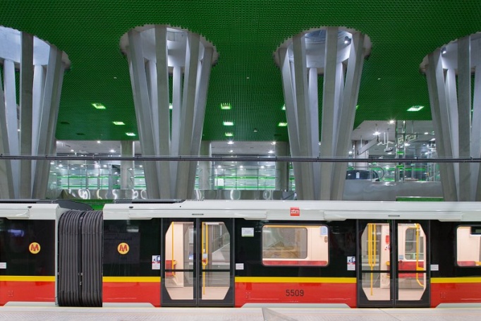 Stacja metra Stadion Narodowy - zdjęcie 2